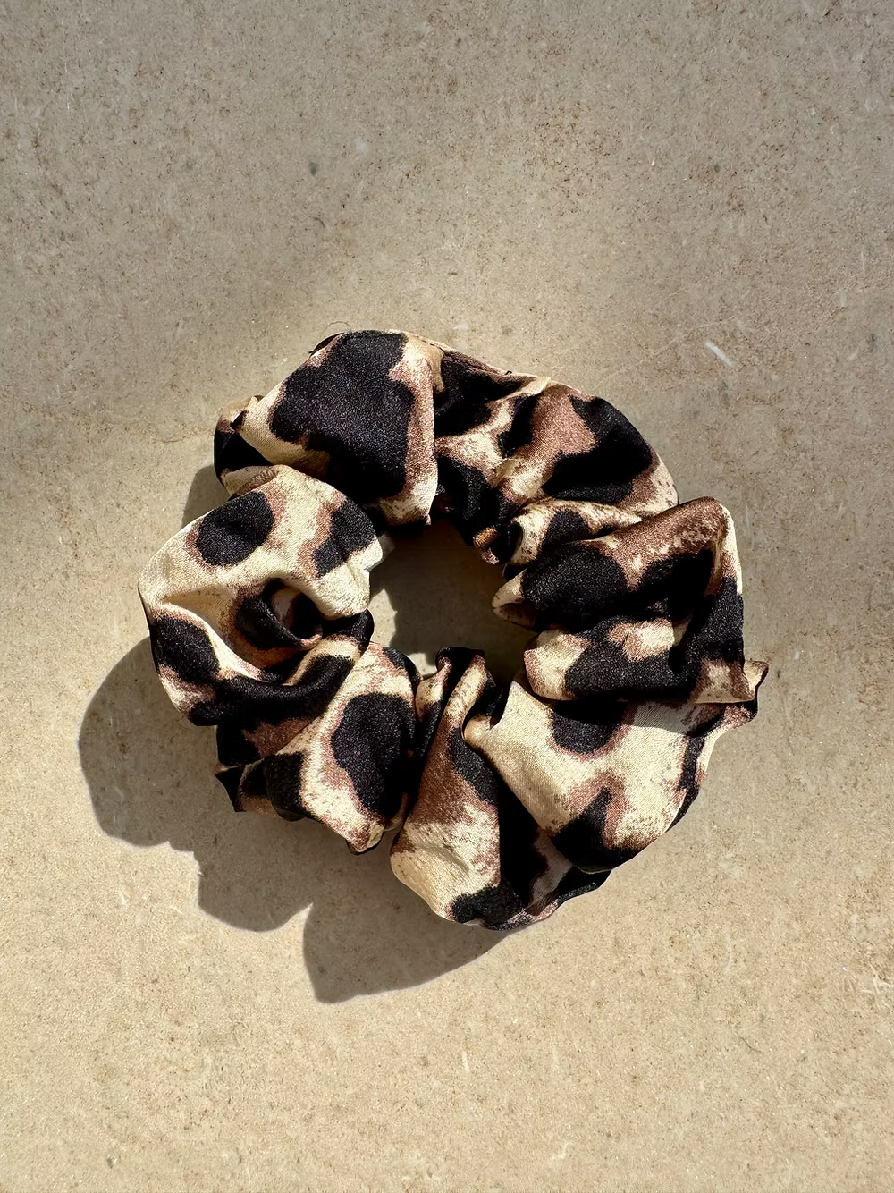 Scrunchie "LEO"