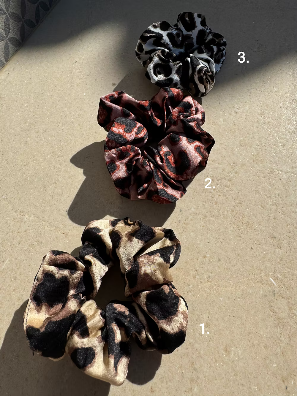 Scrunchie "LEO"