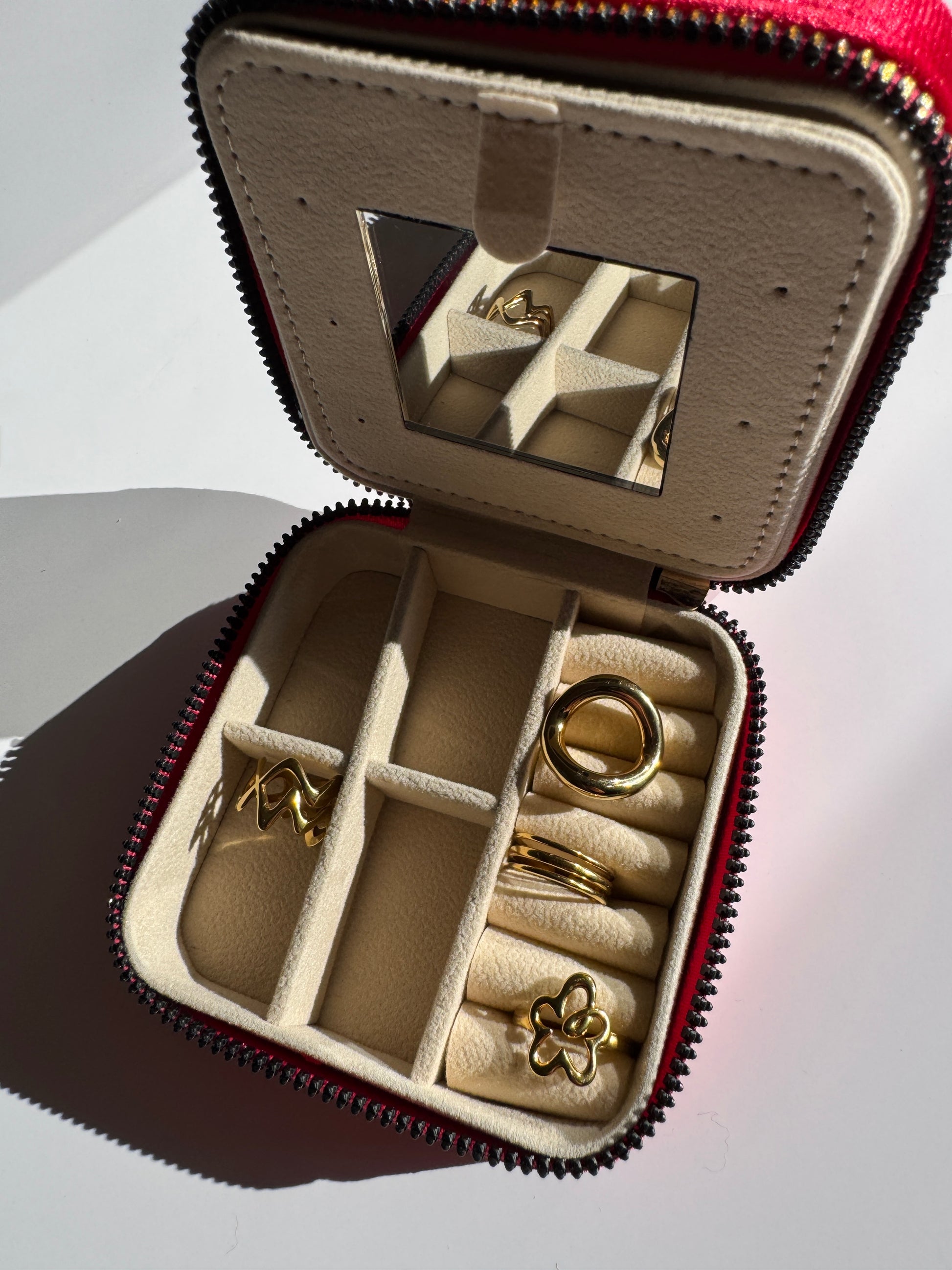 Samt-Schmuckbox
