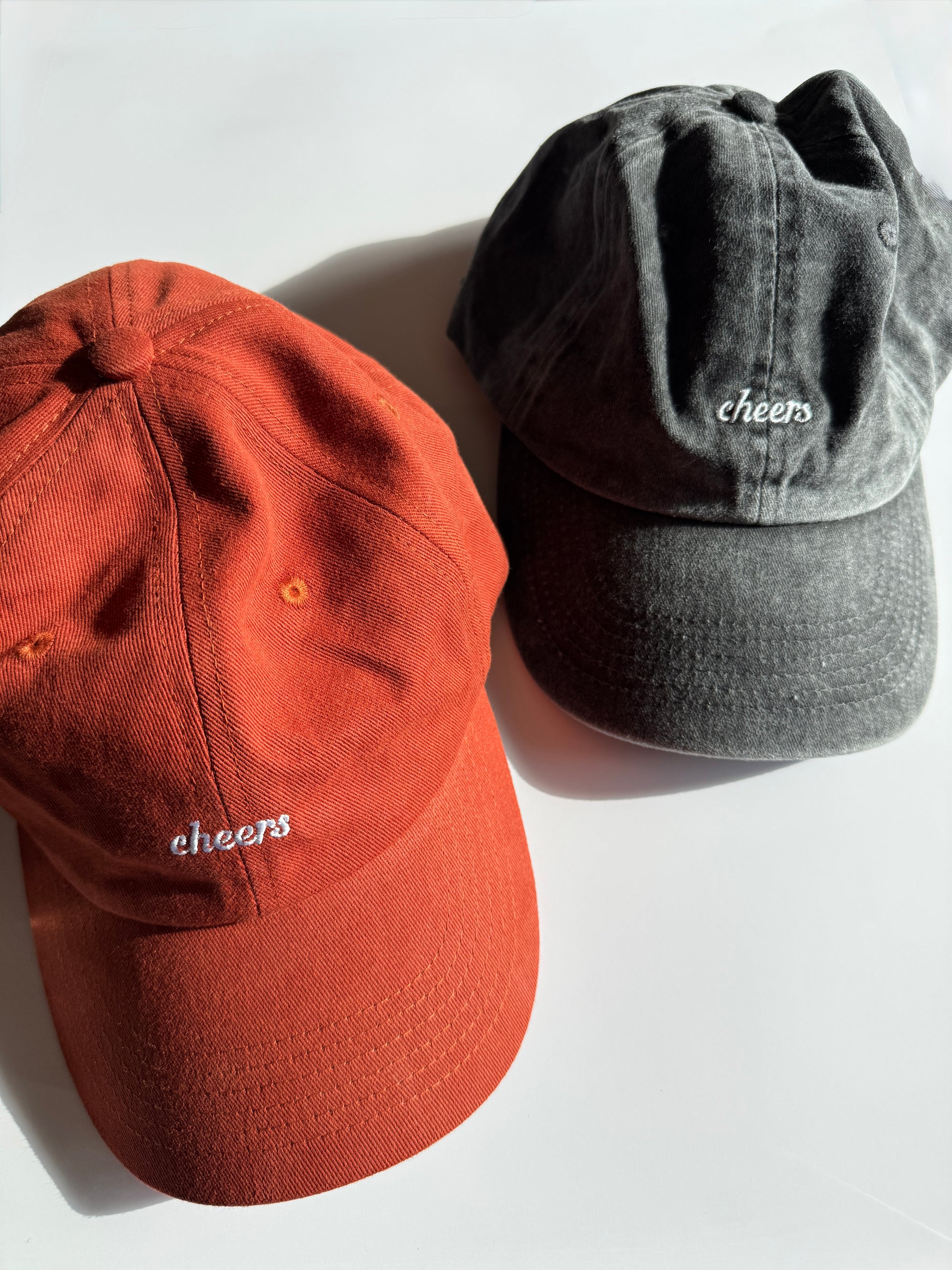 Cap "cheers" red