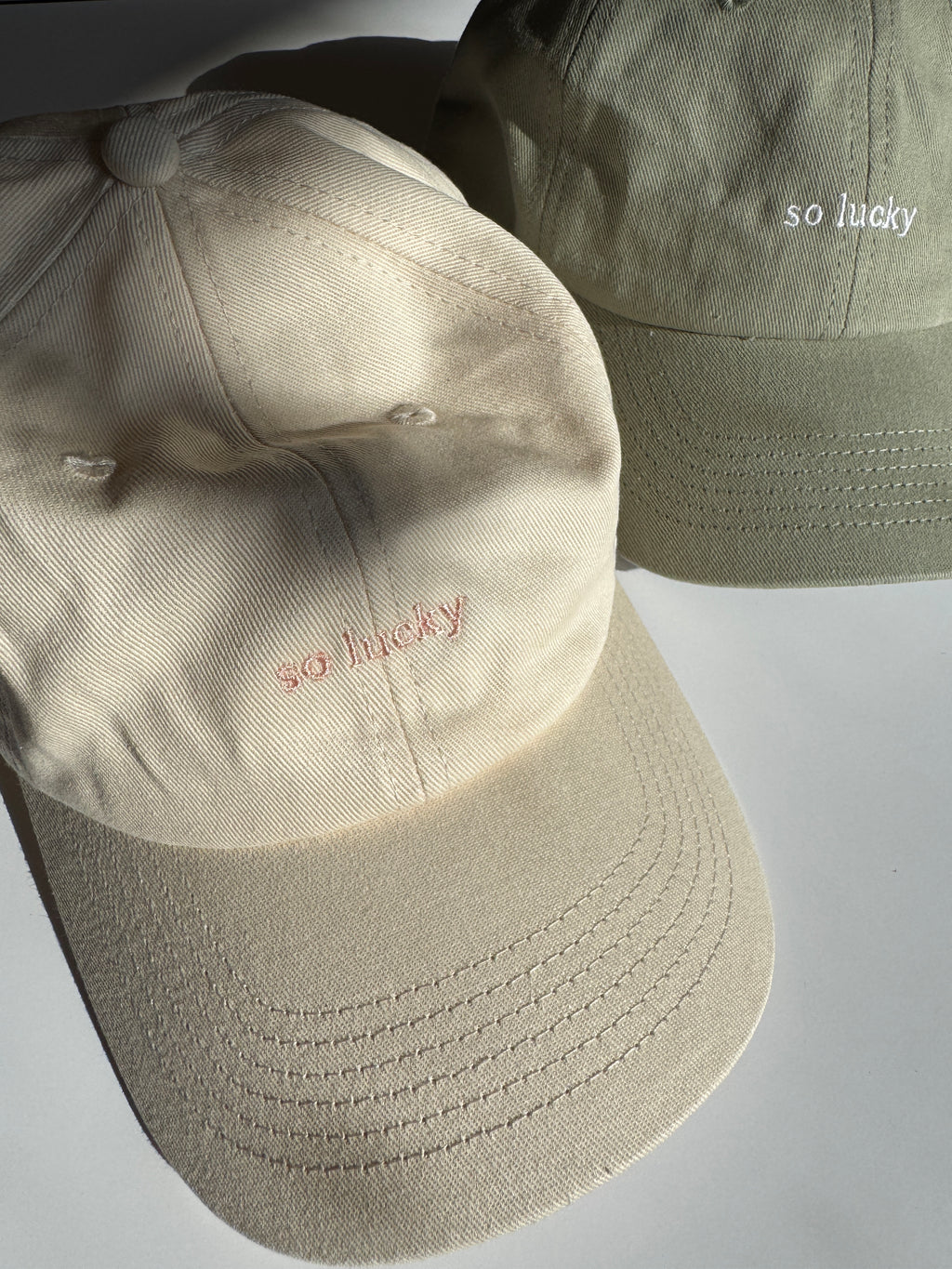 Cap "so lucky" creme