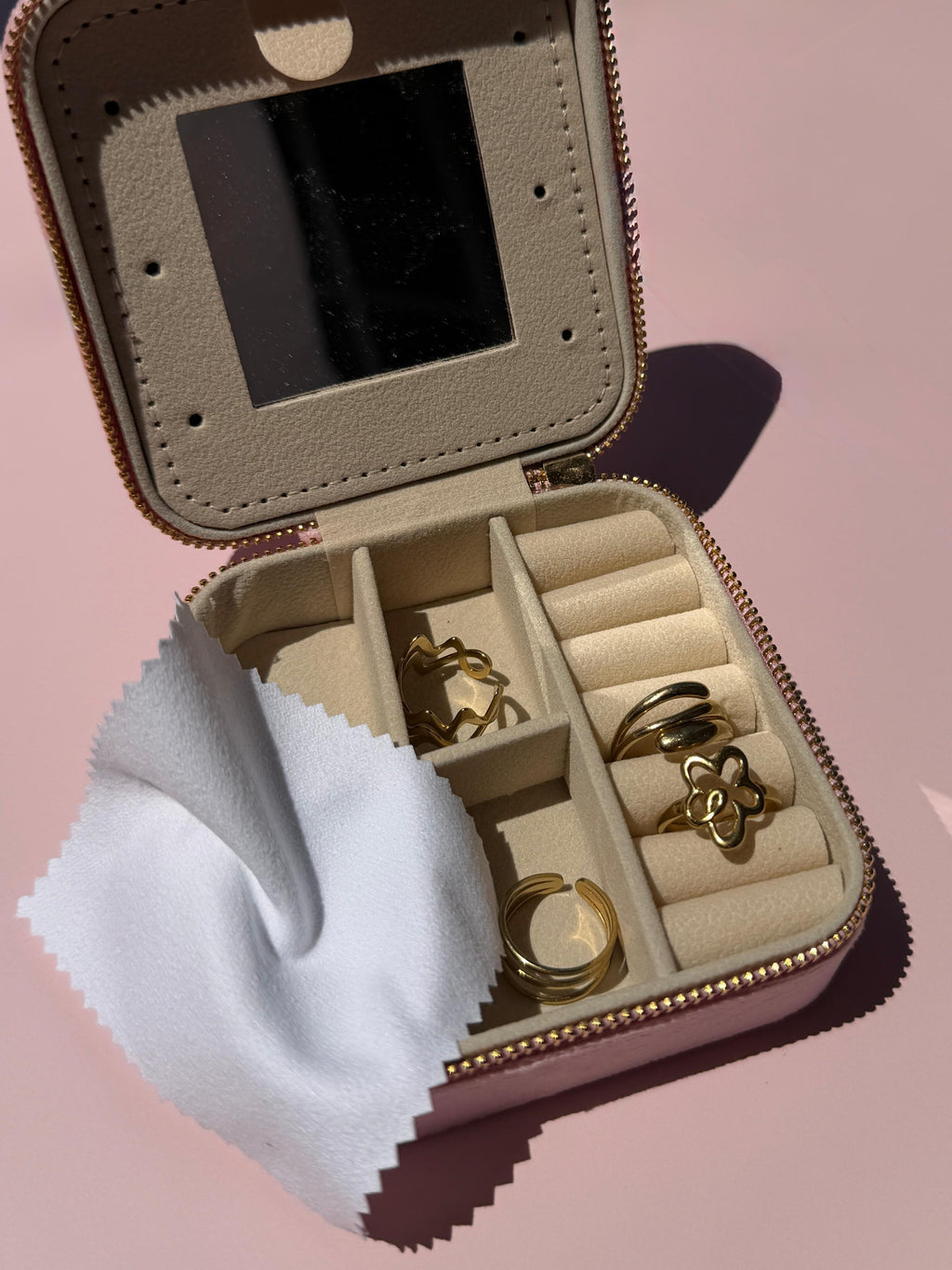 Samt-Schmuckbox