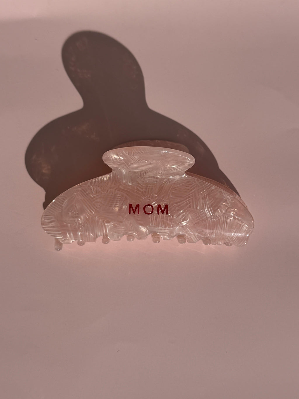 Marmorierte Haarklammer "MOM"