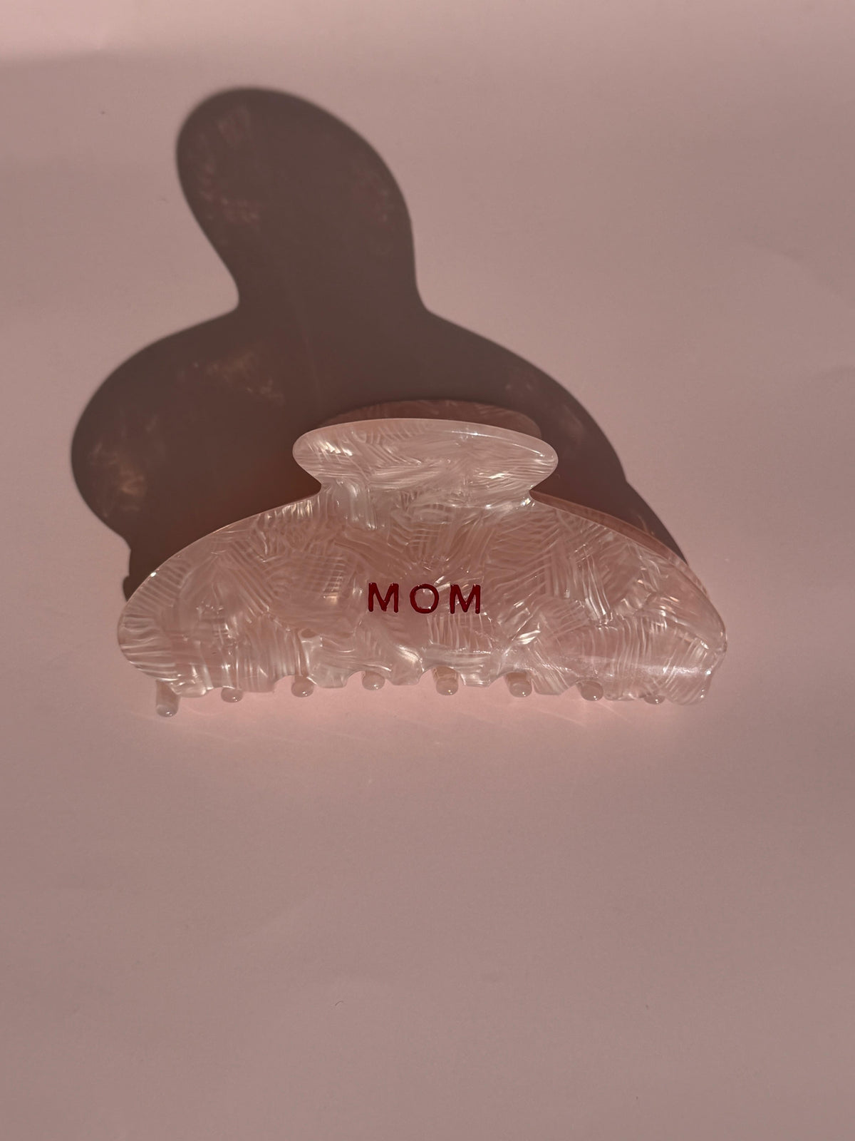 Marmorierte Haarklammer "MOM"