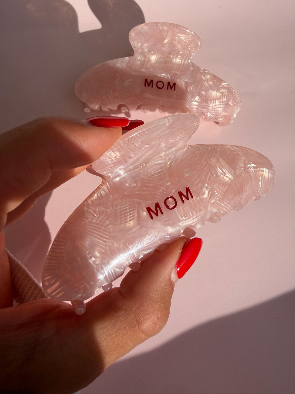 Marmorierte Haarklammer "MOM"